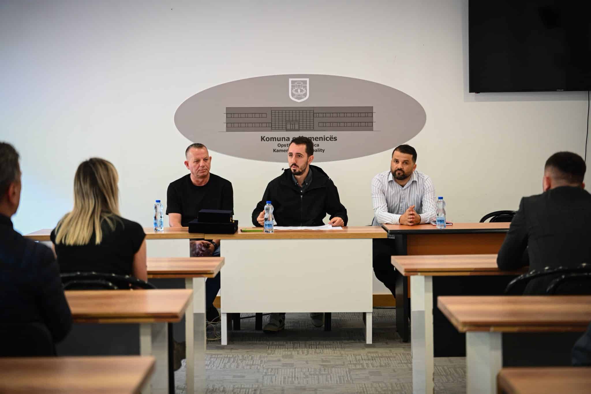 Kryetari Rahimaj takon familjarët e dëshmorëve