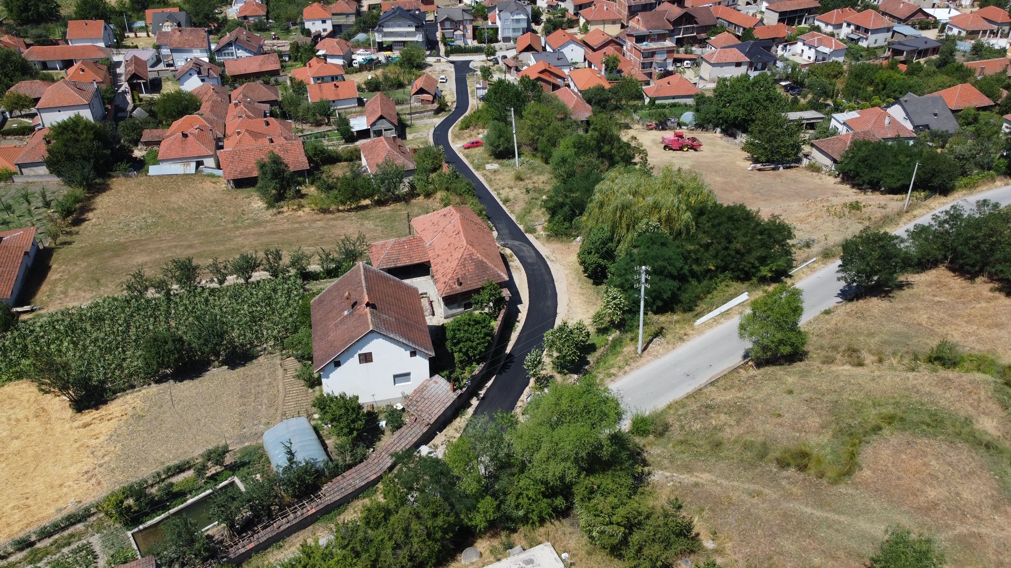 Asfaltohen edhe 11 rrugë lokale në Hogosht