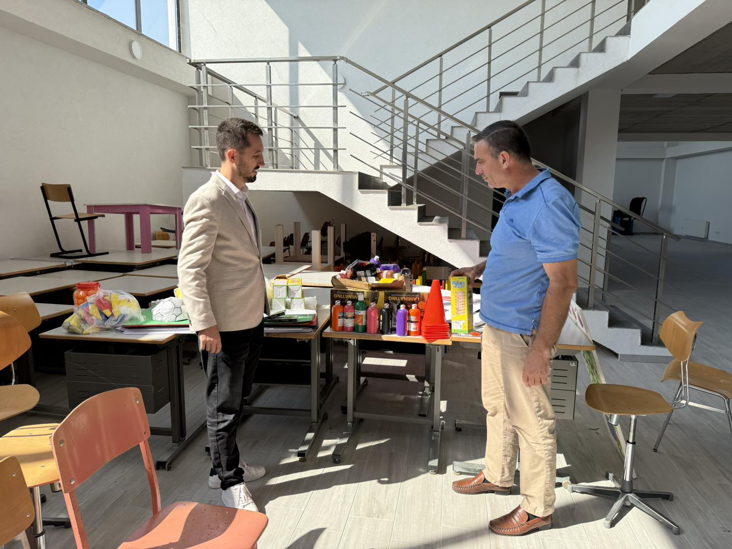 Shpërndahen materiale dhe mjete didaktike në shkollat e Kamenicës