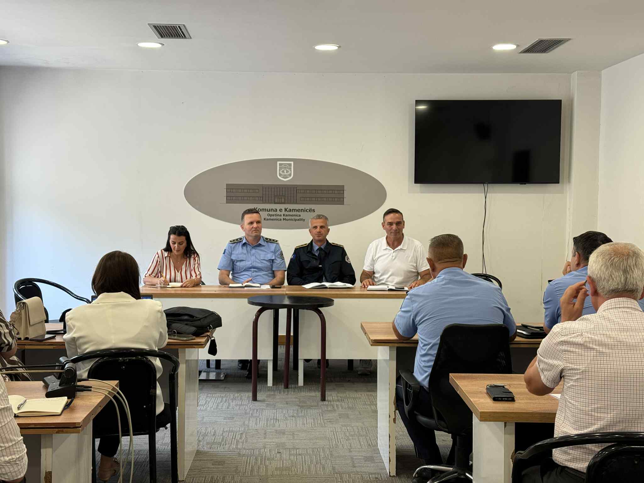 Takim i përbashkët mes Drejtorisë së Arsimit dhe Policisë së Kosovës për sigurinë në shkolla