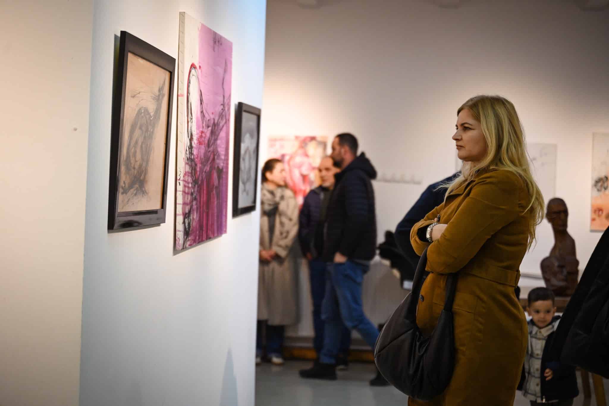 Otvorena izložba profesora Avnija Behlulija „Mistika umetničkog univerzuma“