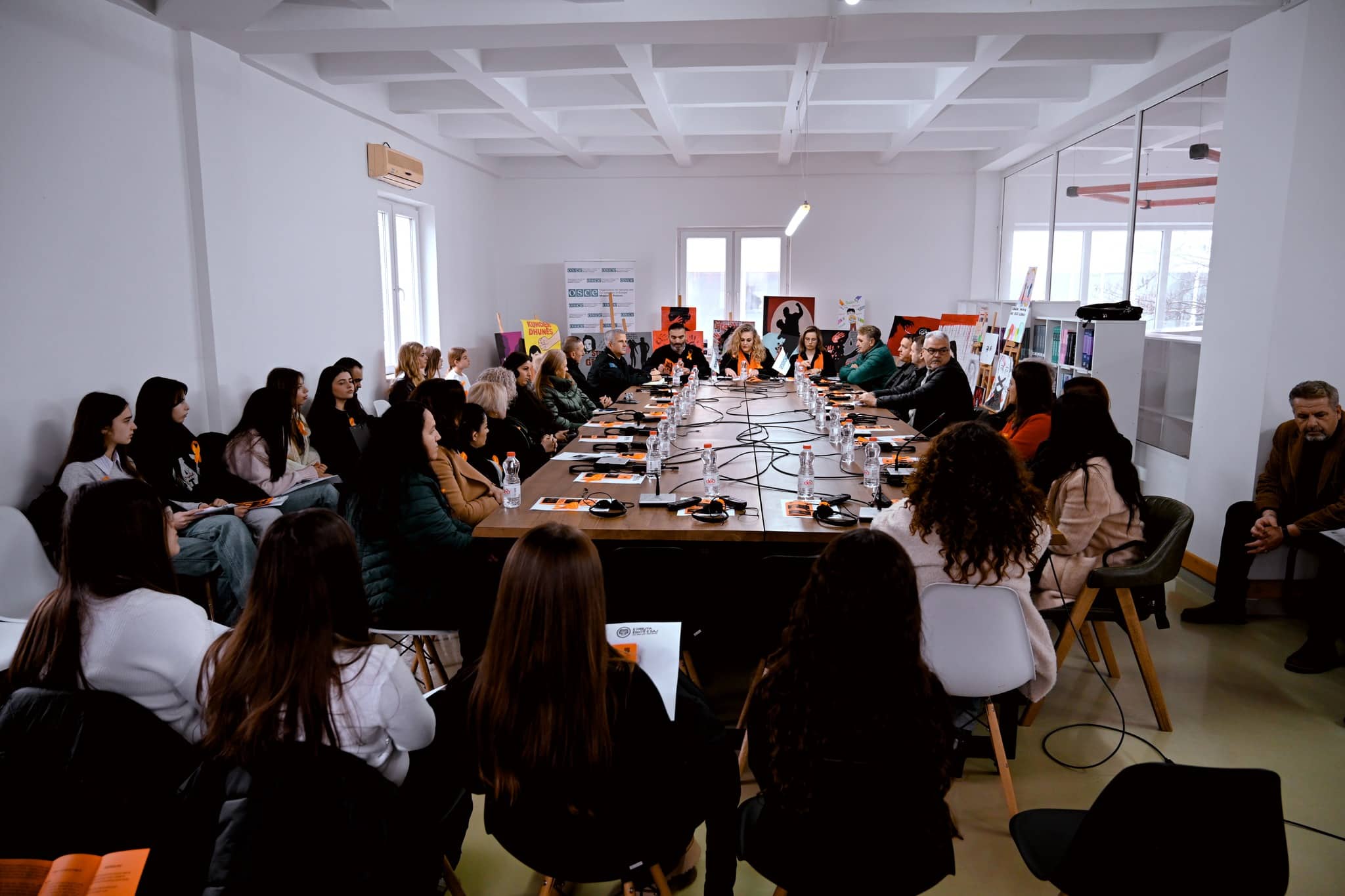 Održan okrugli sto „Njeno pravo je njeno – danas i svaki drugi dan“