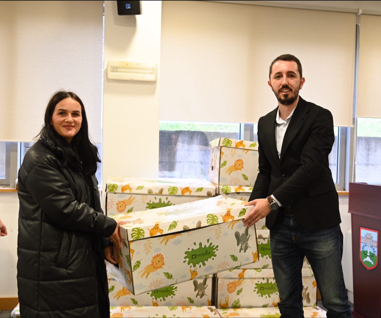 Gradonačelnik Rahimaj podelio  pakete  BabyBOX