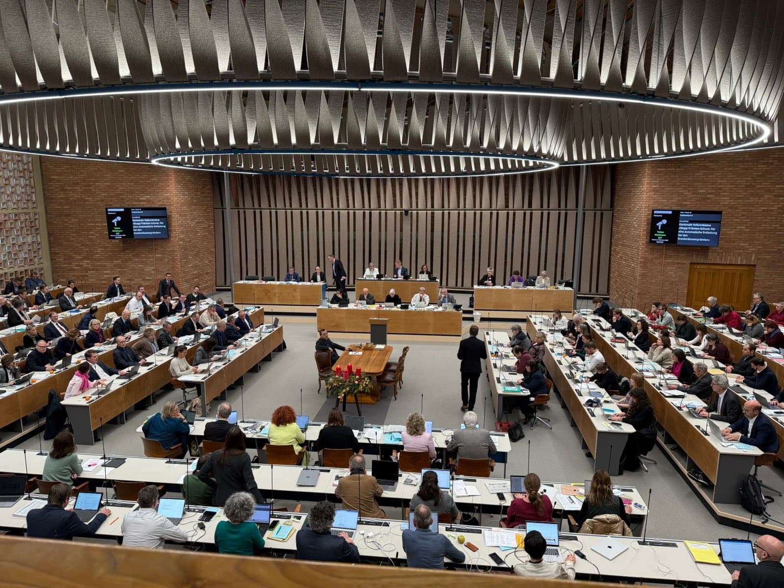 Gradonačelnik Rahimaj posetio je  parlament u Cirihu, ciljajući saradnju u oblasti bezbednosti