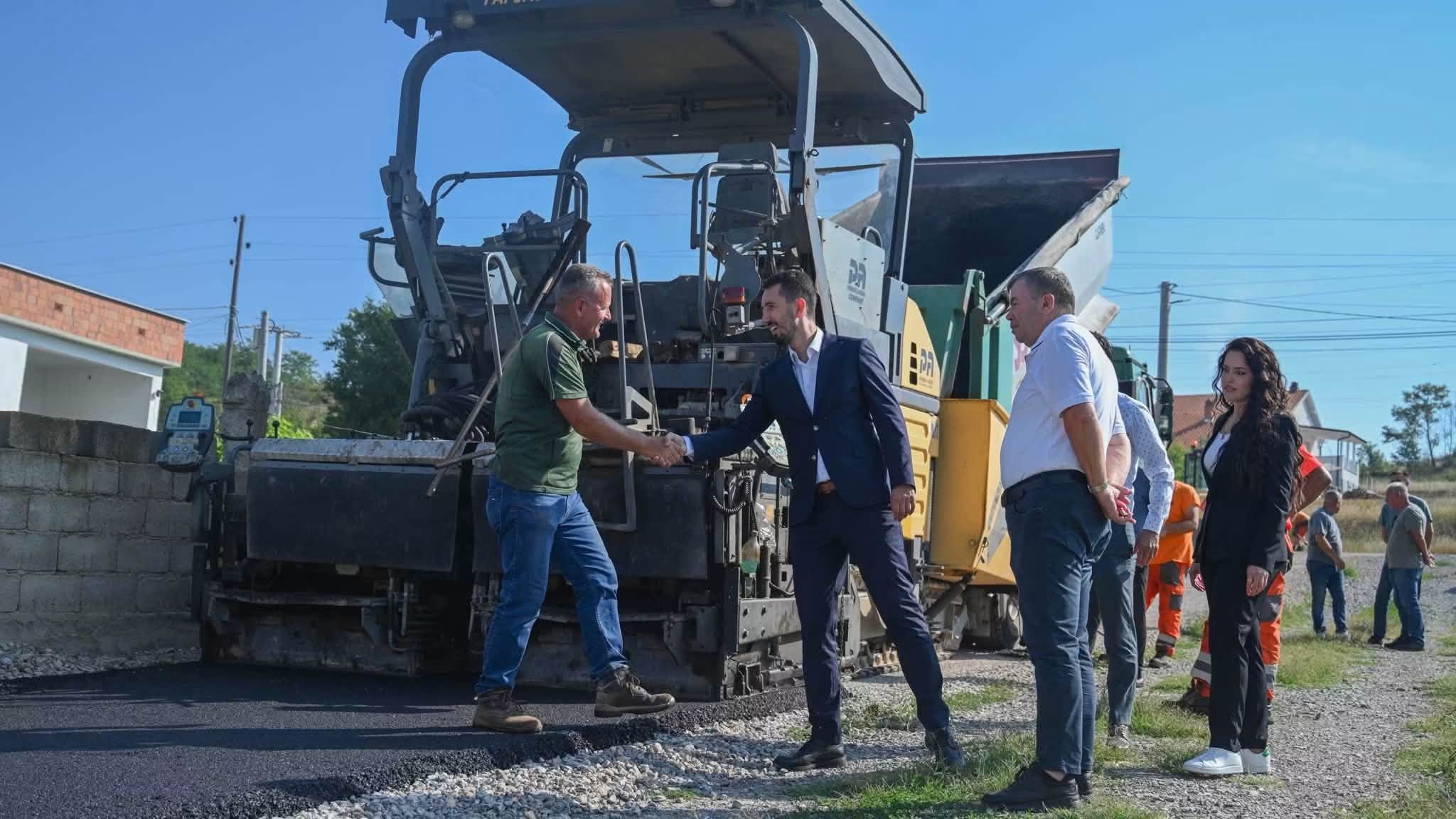 Përfundon asfaltimi i 12 rrugëve në Topanicë